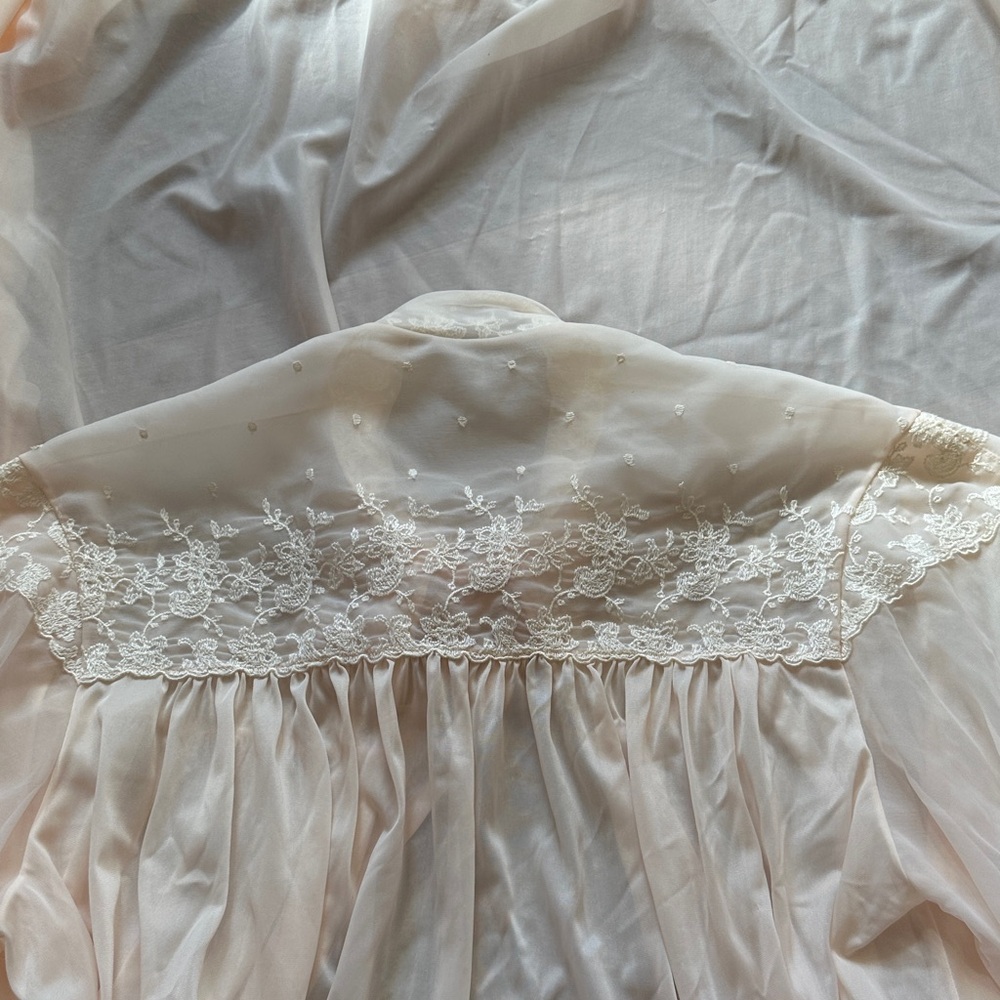 Elegant Sheer Lace Robe - Picture 4 of 6